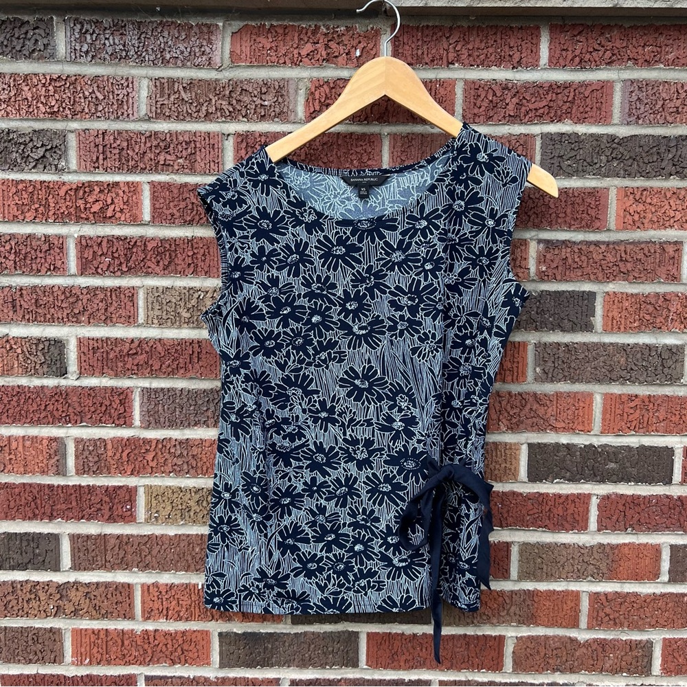 Banana Republic Navy Blue and White Floral Print Side Tie Sleeveless Blouse Top